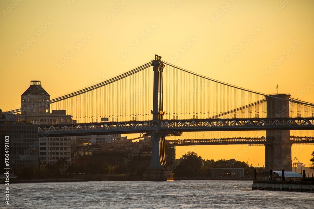 Fototapeta premium Beautiful view of the Manhattan bridge at sunset in New York City, United States.