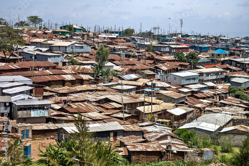Obraz na plátně view of corrugated iron huts at the Nairobi downtown Kibera slum neighborhood, N