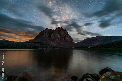 Foto Picturesque view of a Milky way over the Red castle in the Uinta Mountain