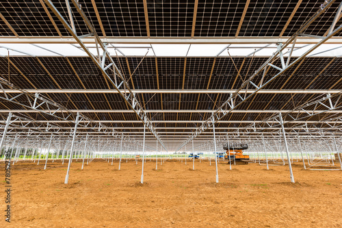 Construction de hangar avec panneaux photovoltaïques