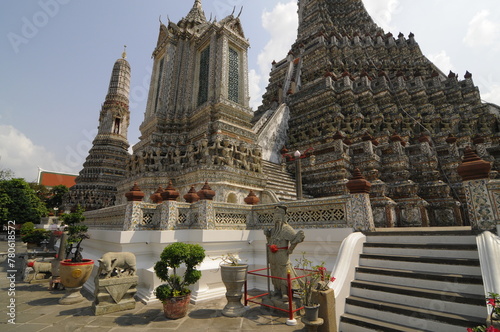 Wat Arun Ratchawararam Ratchawaramahawihan (Wat Arun) (Temple of Dawn), a Buddhist temple in the Bangkok Yai district of Bangkok, Thailand, South East Asia photo