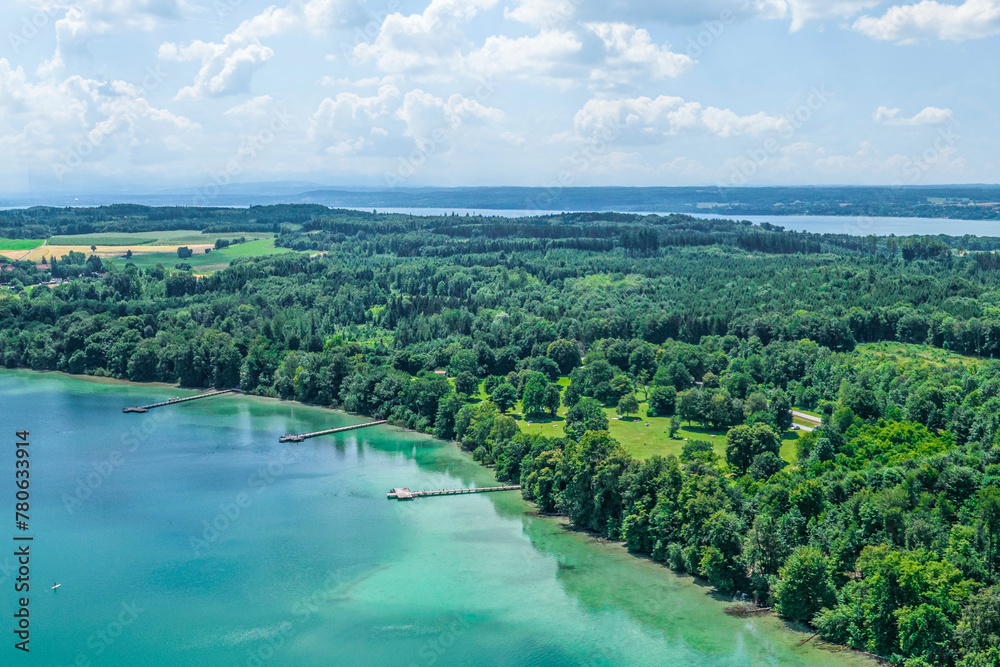 Blick auf den idyllischen Wörthsee nahe dem Inninger Ortsteil Bachern