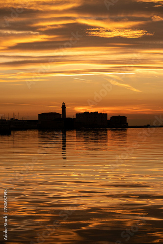 Tramonto sul mare visto dal molo Audace, città di Trieste, Friuli Venezia Giulia