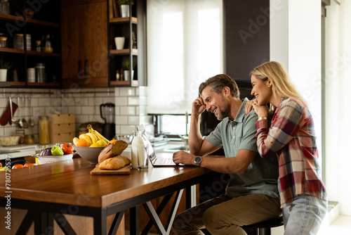 Cheerful couple enjoys a li...