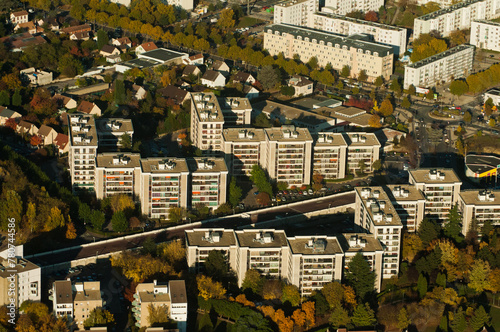 vue aérienne de la ville des Mureaux en région parisienne  photo