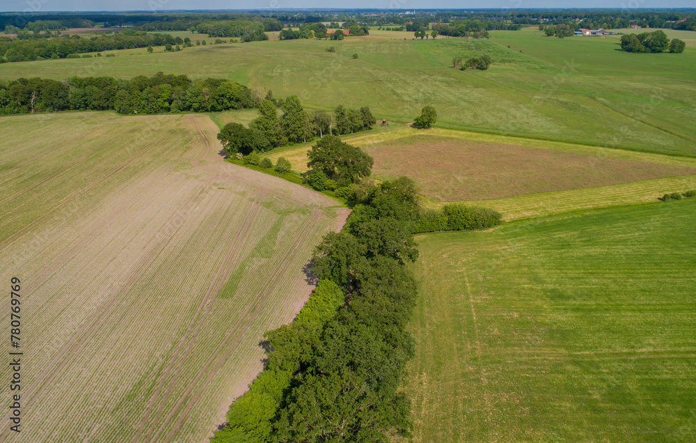 Drohnen Luftaufnahme von diverse Landwirtschaftliche Agrar Felder in ...