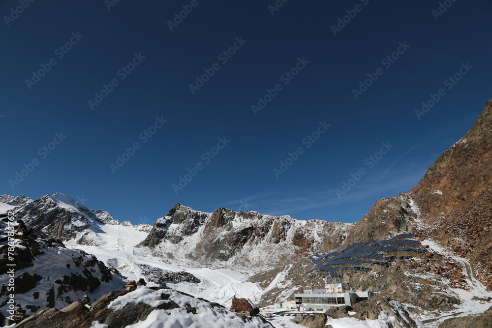 Solarkraftwerk am Pitztaler Gletscher, österreich Solarkraftwerk am Pitztaler Gletscher, österreich