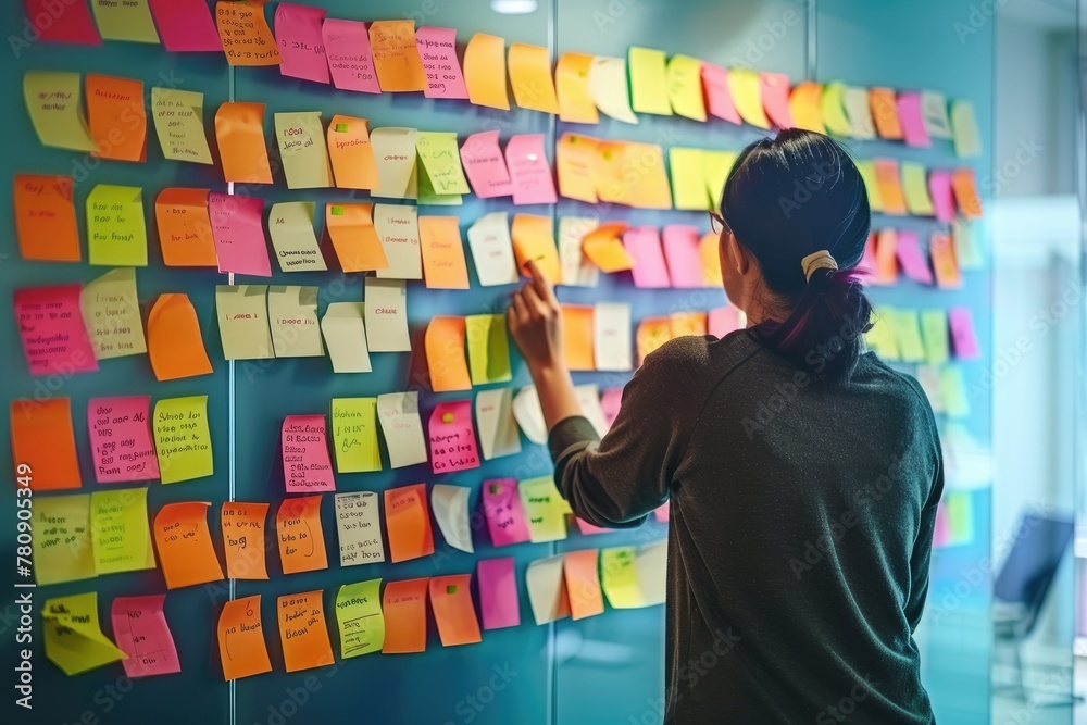 Obraz premium Brainstorming for a strategy plan. Colorful sticky notes with things to do on office board.