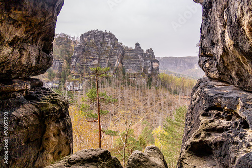 Eine frühlingshafte Wandertour über die Hirschmühle zum Carolafelsen in der Sächsische Schweiz - Schmilka - Sachsen - Deutschland photo