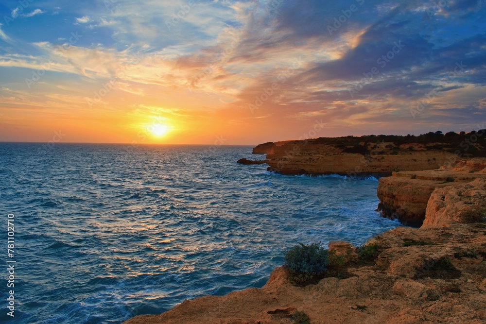 Obraz premium Beautiful summer sunset scene on Algarve coast, Portugal