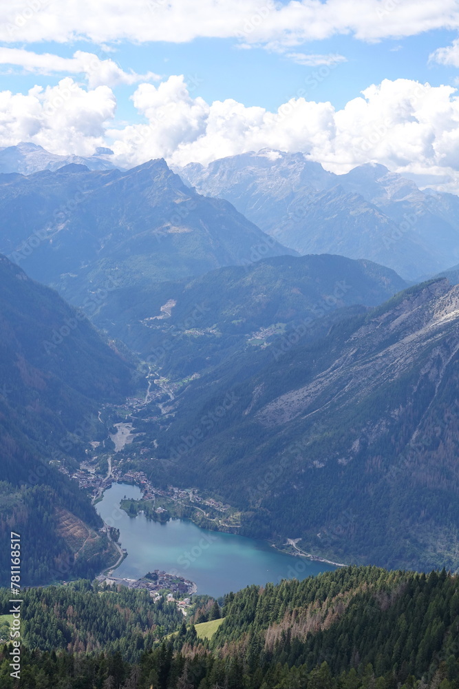 Fototapeta premium Blick vom Monte Fertazza zum Lago di Alleghe