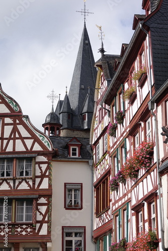 Fachwerkhaeuser und Kirche in Bernkastel-Kues photo