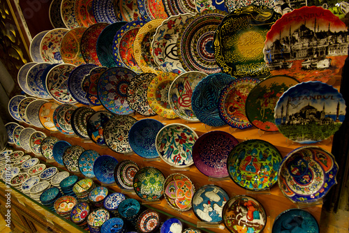 Ceramic plates and bowls in T  rkiye are beautiful and can be used in everyday life.