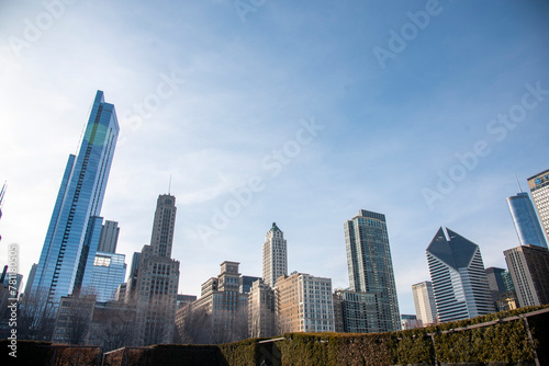 Modern glassy high-rise buildings and skyscrapers against a cloudy sky in Chicago © Wirestock