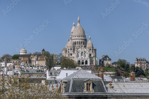 Photo du Sacré Coeur au sommet de la butte Montmartre à Paris. 