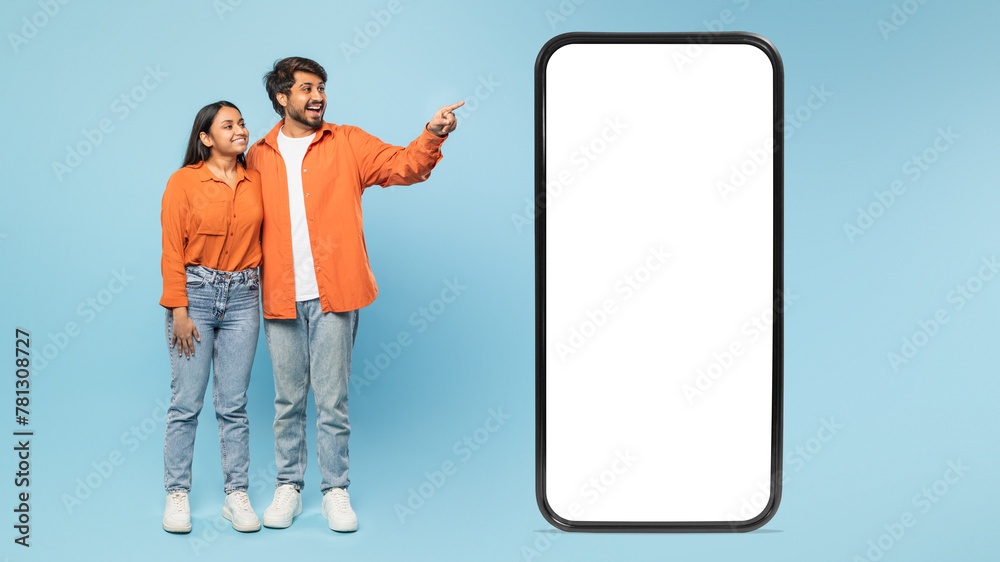 Smartphone mockup with couple pointing to side - obrazy, fototapety, plakaty 