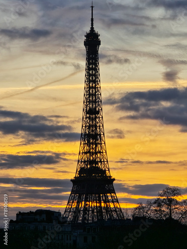 Eiffel Tower Sunset © Solomiya Hrytsenyak