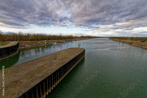 Wallpaper Mural Le Rhin prés du barrage de Gambsheim Torontodigital.ca