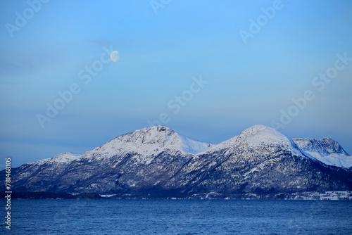 Obraz na płótnie View at the winter mountains near Molde (More og Romsdal, Norway). w salonie