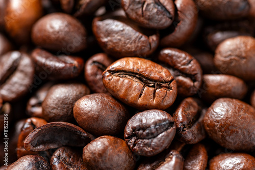 Primo piano di chicchi di caffè tostato, icona del caffè espresso italiano  photo