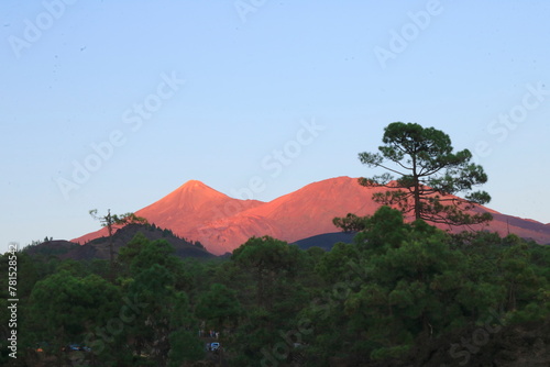 Panorámica del Volcán El Teide y Chinyero iluminados por el amanecer photo