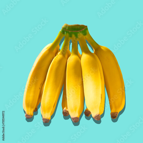Banana organica  madura natural isolada