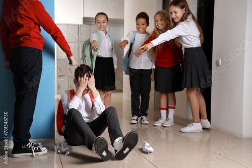Classmates bullying little ...