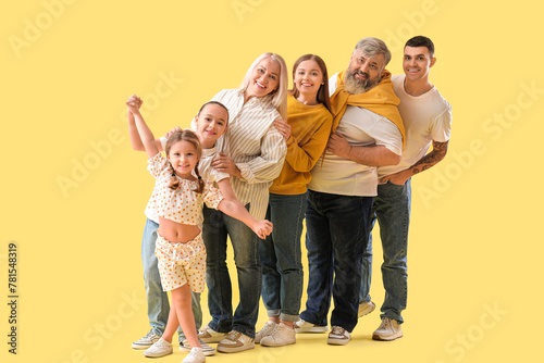 Big family on yellow background © Pixel-Shot