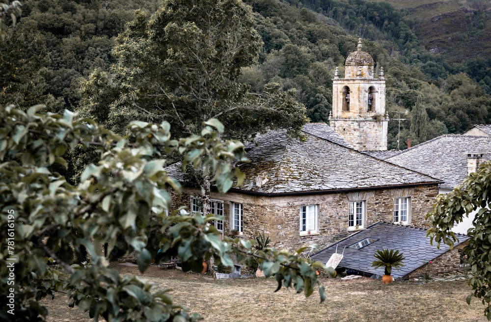Φωτογραφία Romanesque Church of Santiago in Triacastela, province of Lugo, Galicia, Spain