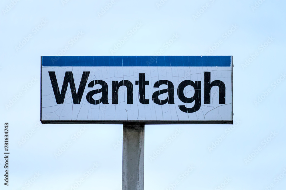 Obraz premium wantagh train station sign on plaform of railroad (long island town with jones beach destination)