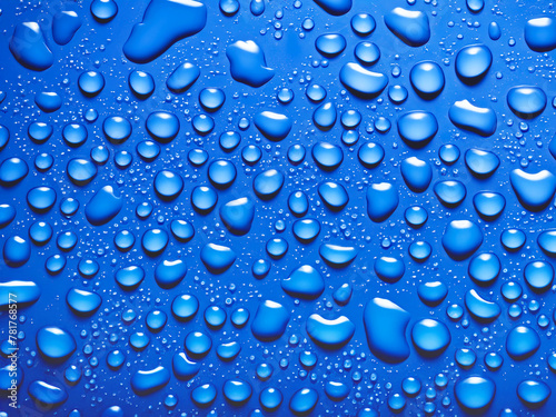 青い板に張り付いた水滴、背景素材