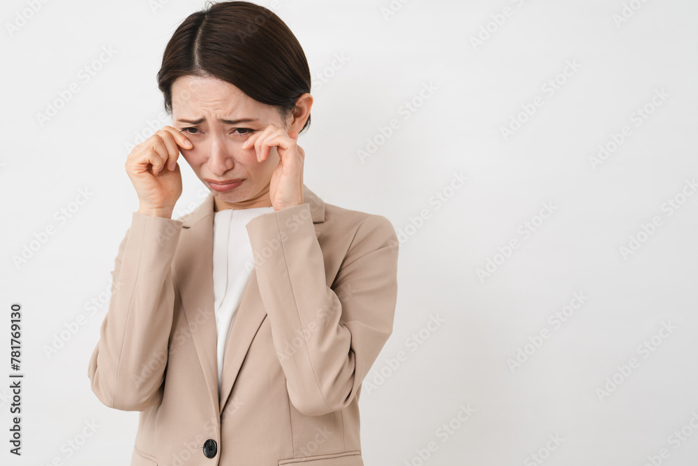 ビジネススーツを着た若い女性 ビジネスイメージ ビジネススーツを着た若い女性 ビジネスイメージ