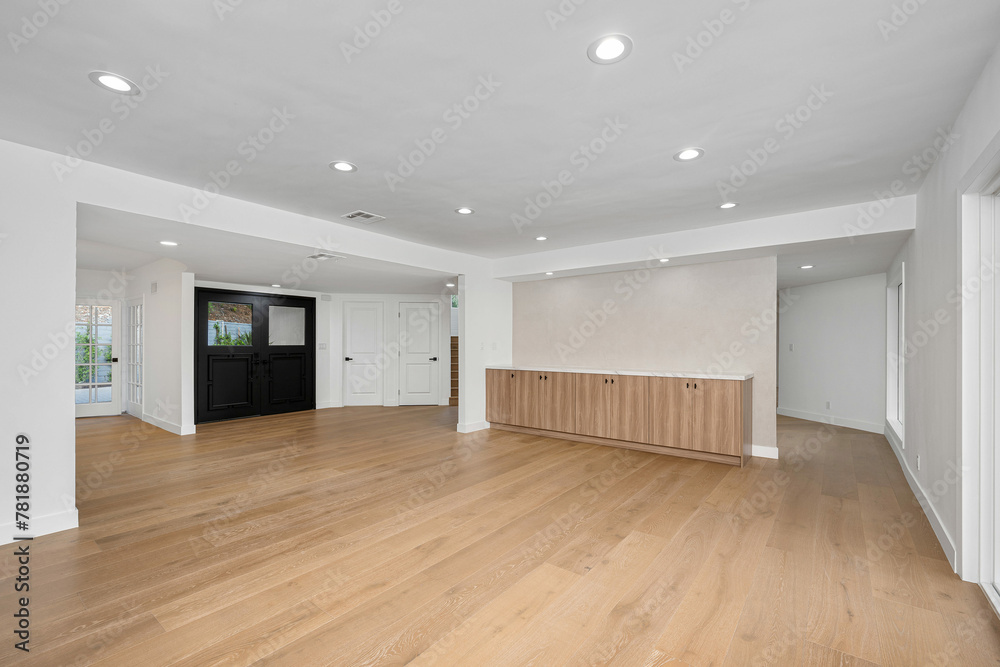 Obraz premium Empty room in a renovated Los Angeles home