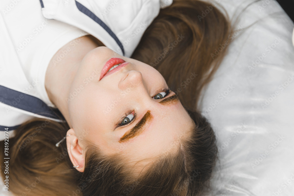 A cosmetologist applies permanent makeup to the eyebrows - eyebrow tattoo. eyebrow perm A cosmetologist applies permanent makeup to the eyebrows - eyebrow tattoo. eyebrow perm