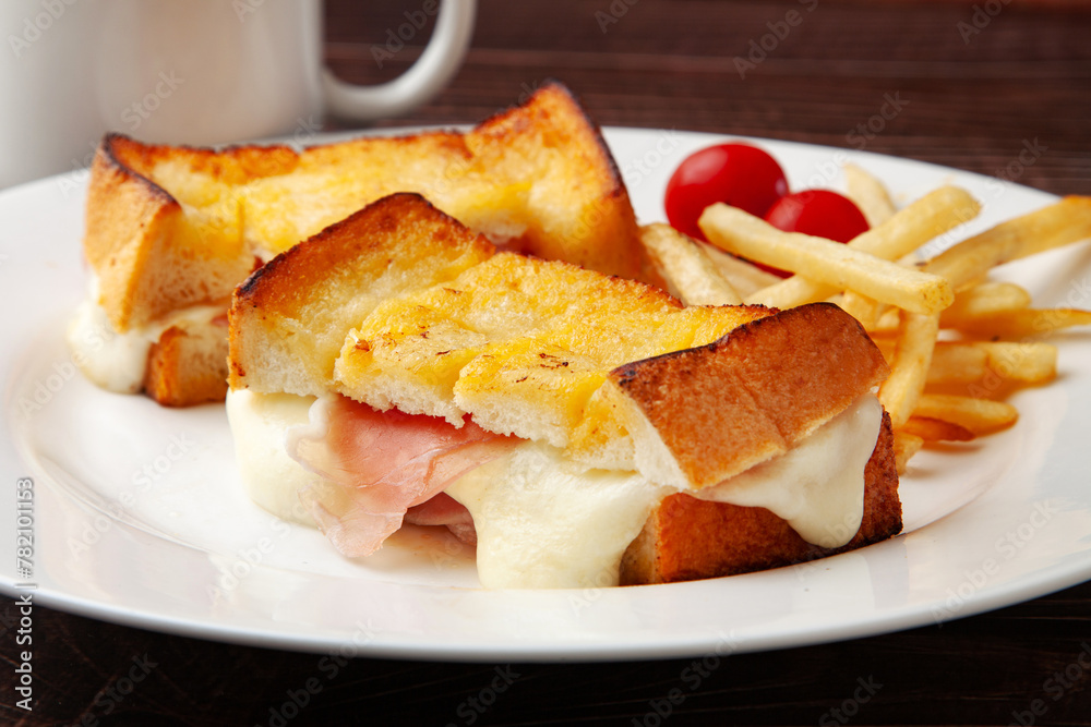 モッツァレラチーズと生ハムのホットサンド モッツァレラチーズと生ハムのホットサンド