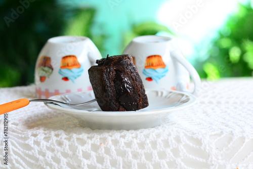 Brownie é uma sobremesa de chocolate típico da culinária dos Estados Unidos e pode considerar-se um bolo feito num tabuleiro para bolos e partido em pequenos quadrados. photo