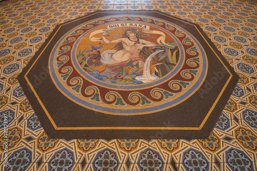 Mosaik im Boden © bilidi-kunst
