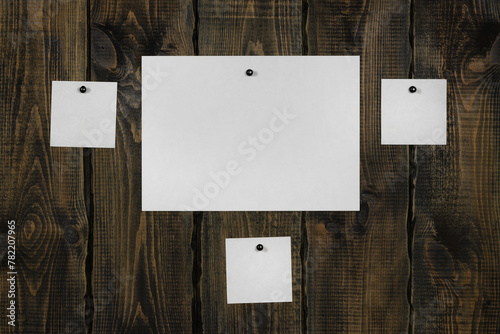 White blank notepaper and space for text with push pins on wooden background. note blank color paper cards on wooden board. noticeboard. blanks for designers © Илья Подопригоров