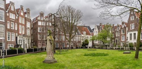 Begijnhof, houses of the Beguines, lay Catholic sorority, Amsterdam, Netherlands