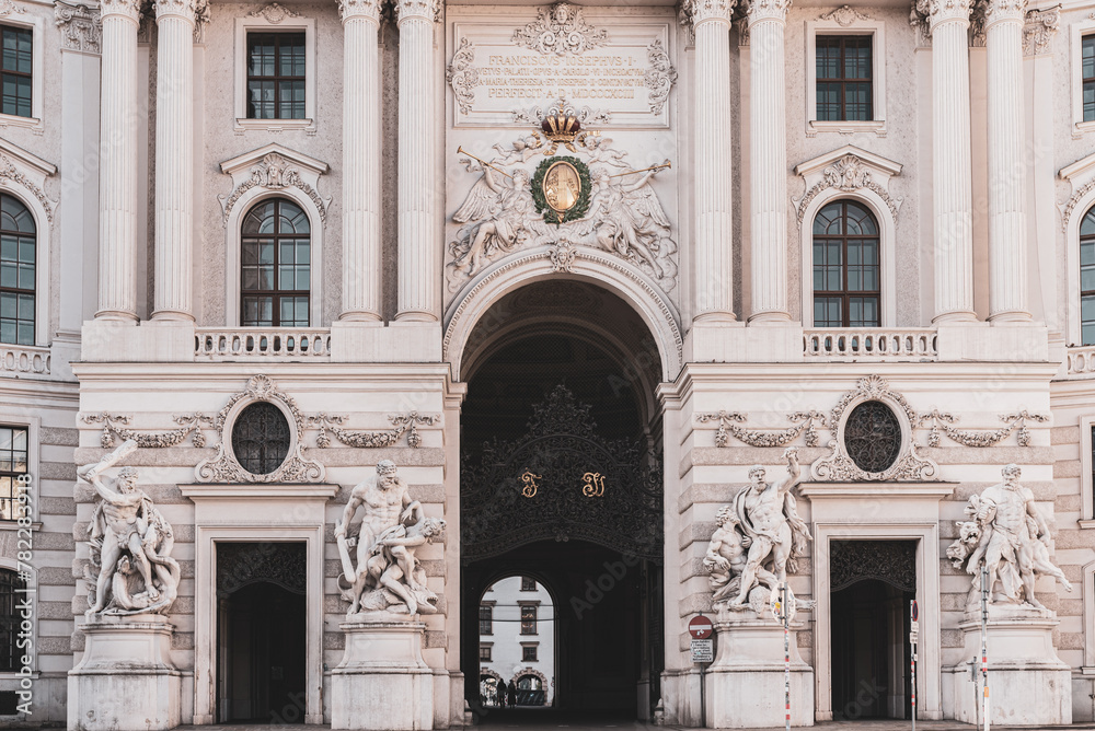 Obraz premium Gates to Hofburg palace