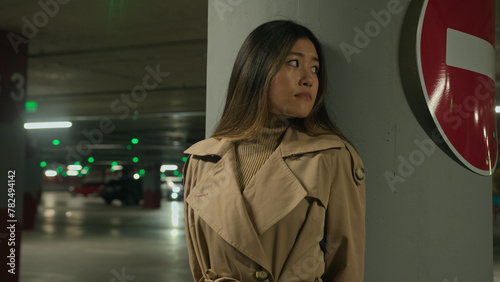 Foto Frightened Asian ethnic chinese korean woman hiding from danger pursuit threat p
