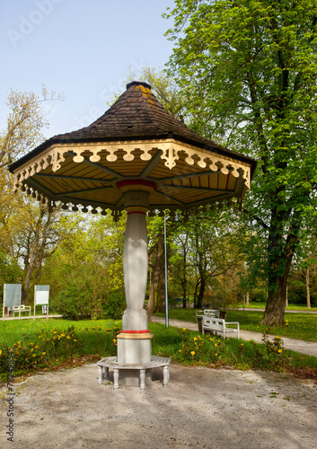 Parki miejski z oryginalnymi ławkami, Toruń, Poland