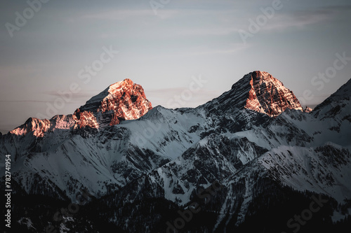 Berge in Schweizeralpen, Piz Mitgel 3159m, Tinzenhorn 3173m, Piz Ela 3338m  photo