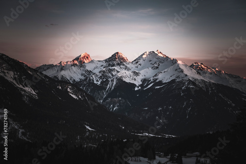 Berge in Schweizeralpen, Piz Mitgel 3159m, Tinzenhorn 3173m, Piz Ela 3338m  photo