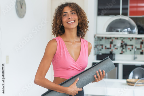 Beautiful latin american woman with yoga mat ready for class at gym © Daniel Ernst
