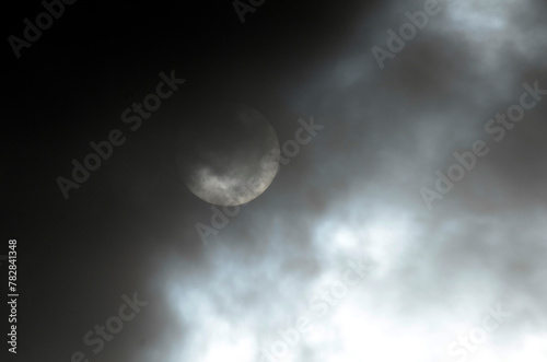 Wallpaper Mural 雲間の太陽 Torontodigital.ca