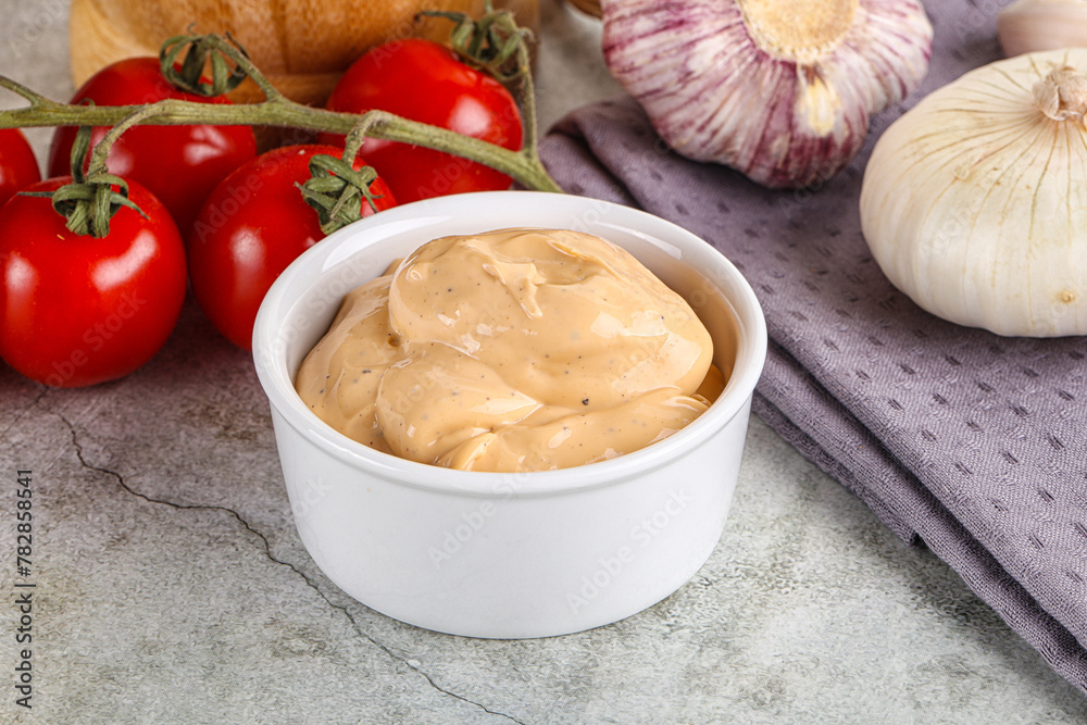 Yellow cream grill sauce for burger