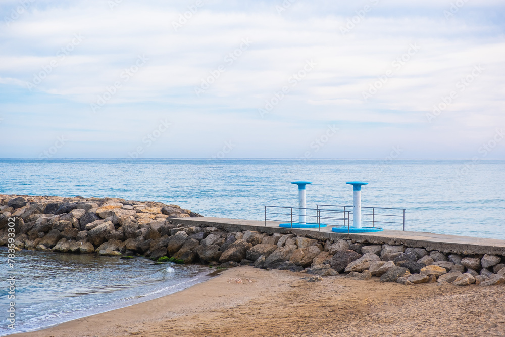 Duschen am Strand von Sitges, Spanien