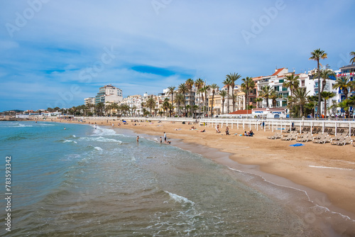 Strand und Promenade in Sitges, Spanien © Robert Poorten