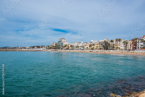 Fototapeta Naklejka Na Ścianę i Meble -  Strand und Promenade in Sitges, Spanien